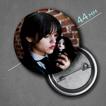 "Венздей Аддамс (Венздей / Wednesday)" значок круглий на булавці Ø44 мм