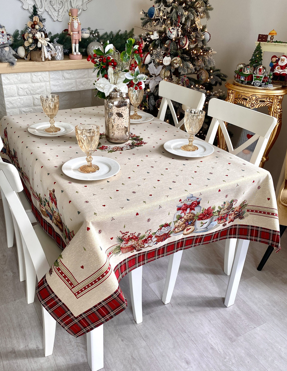 Скатертина на Новорічний стіл  137х137 см. гобеленова RUNNER1385, фото 1