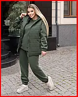 Жіночий спортивний костюм трійка теплий на флісі зі стьоганим жилетом капюшон осінь зима зелений 46-56