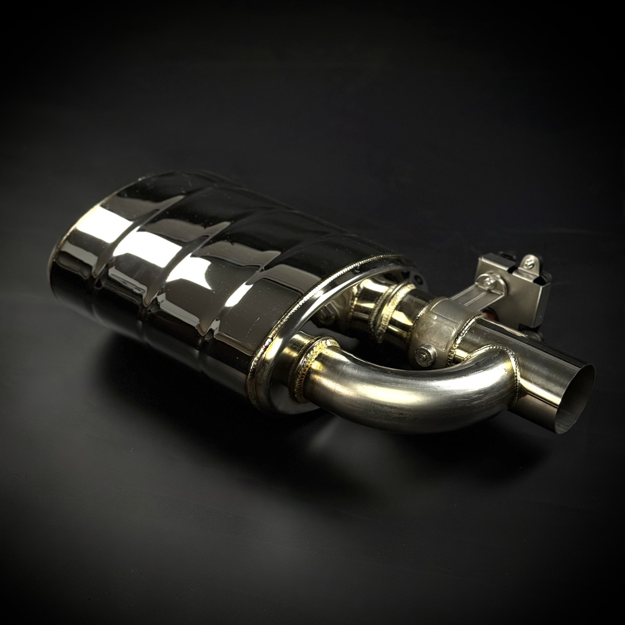 Глушник керований 072/2 L250 мм, вхід 63,5 мм, вихід праворуч 63,5 мм, AISI 304