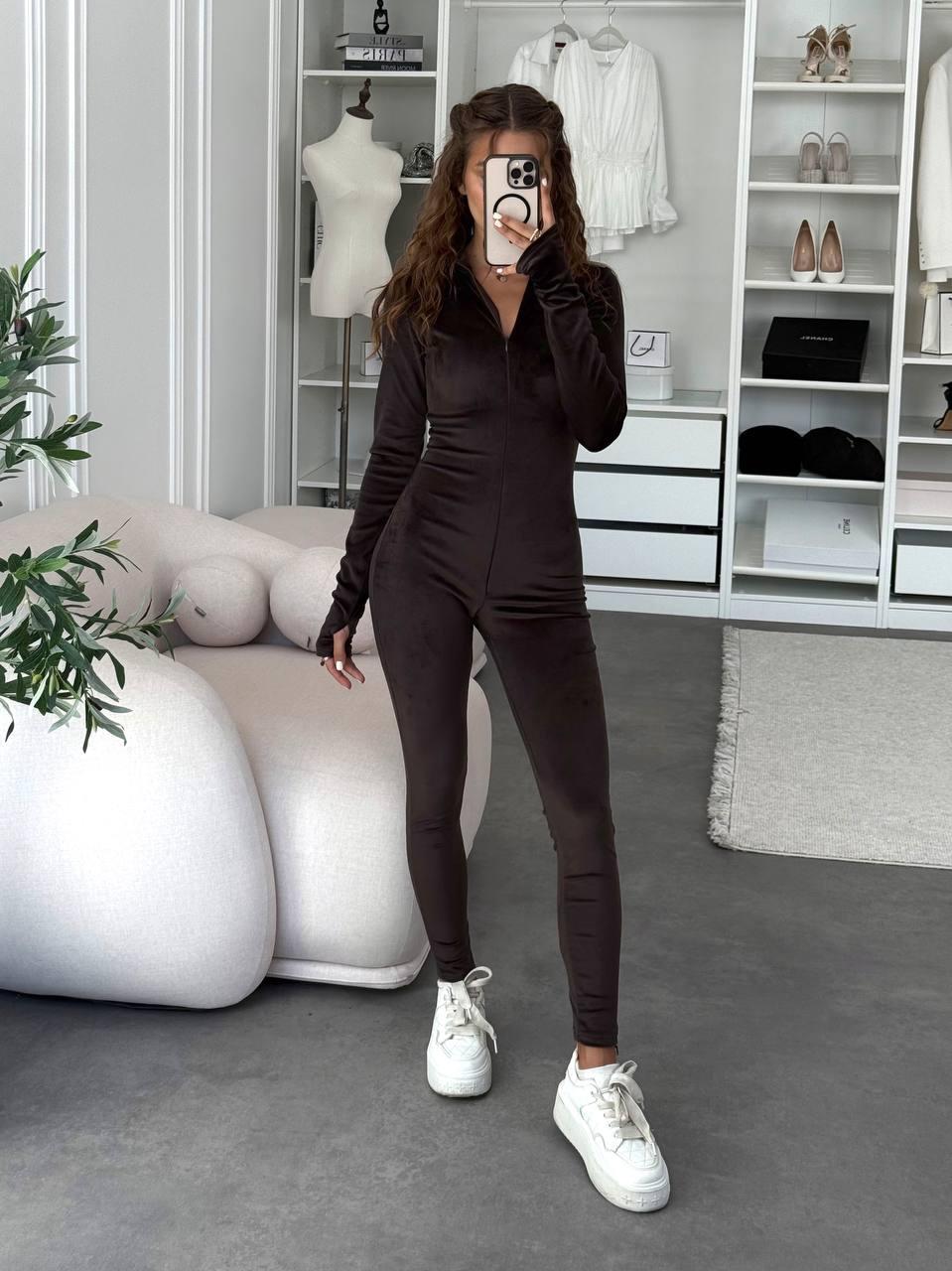 Комбінезон жіночий велюровий спортивний з вирізами для пальчиків Модель 1526-2378 Колір: шоколад, фото 1