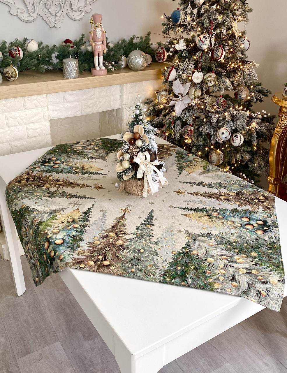 Скатертина на Новорічний стіл 97х100 см. гобеленова RUNNER1387FN, фото 1