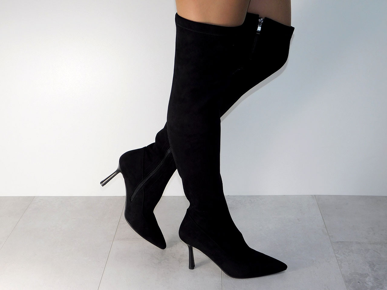 Ботфорти стрейчеві жіночі замшеві демісезон на шпильці чорні, фото 1