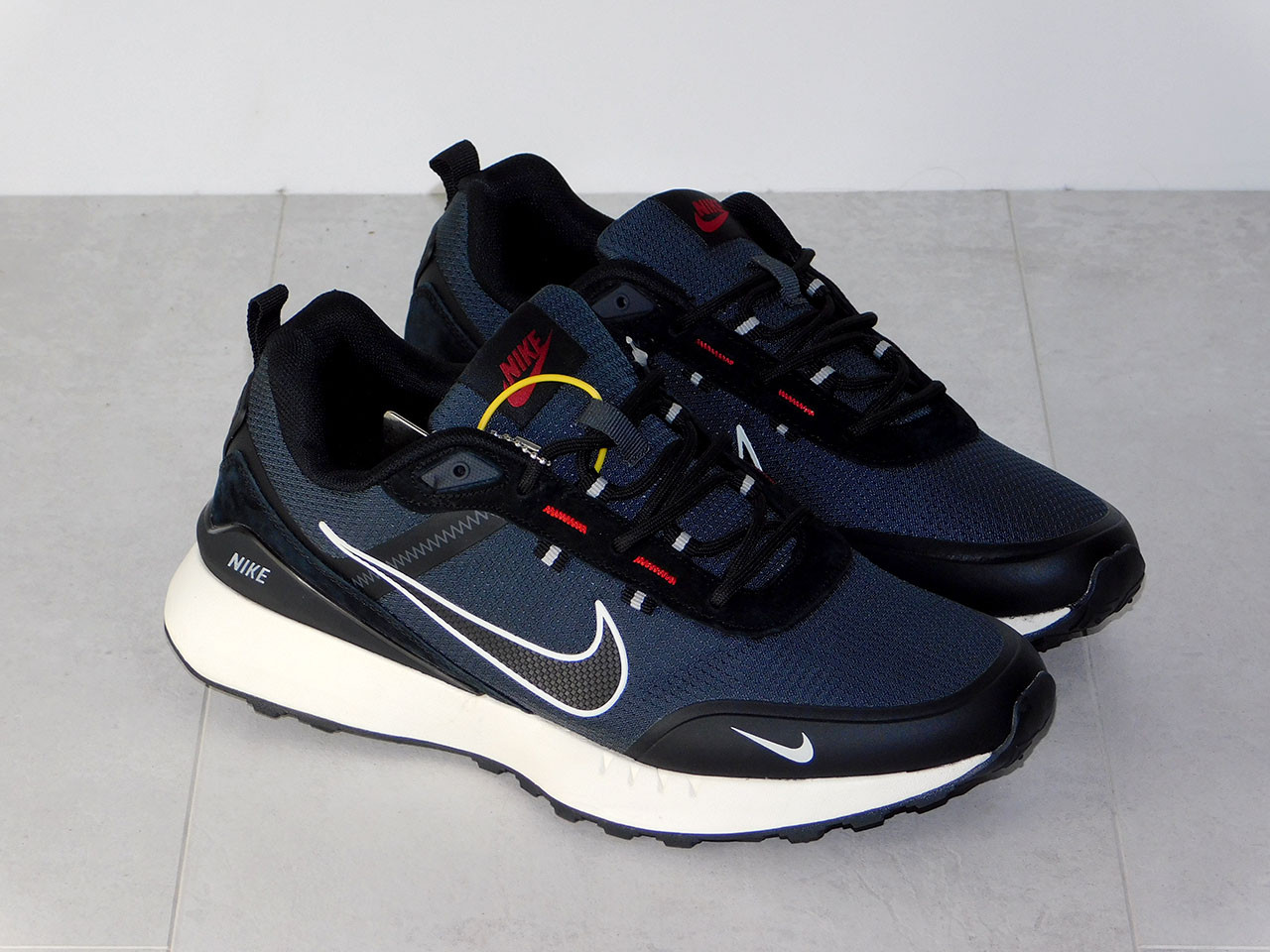 Чоловічі водовідштовхувальні кросівки чорні з сірим, фото 1