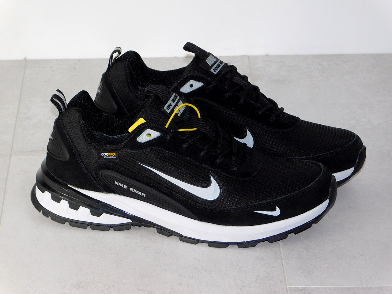 Чоловічі термо кросівки чорні з білим 44р, фото 1