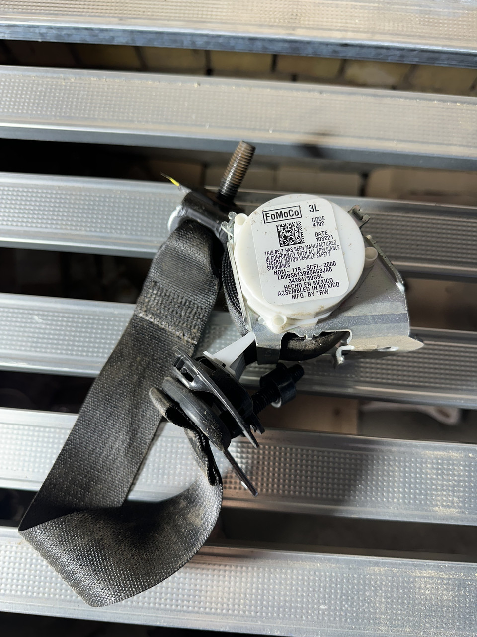 Ремінь безпеки 3 ряд лівий Ford Explorer 6 20-/Lincoln Aviator 20- з піропатроном, чорний LB5Z78613B85AA, LB5BS613B85AG3JA6, фото 1