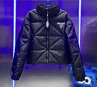 Чорна куртка демісезон жіноча коротка прада Prada