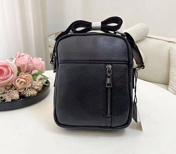 Чоловіча сумка чорна на блискавці з кишенями 22*17 см із натуральної шкіри Liza