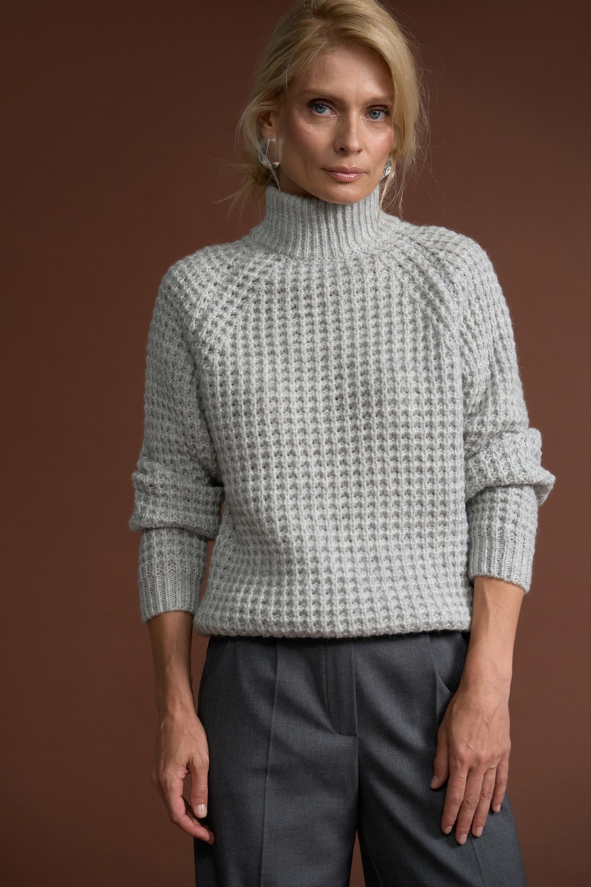 Светр жіночий із високим коміром з мериносової вовни світло-сірий