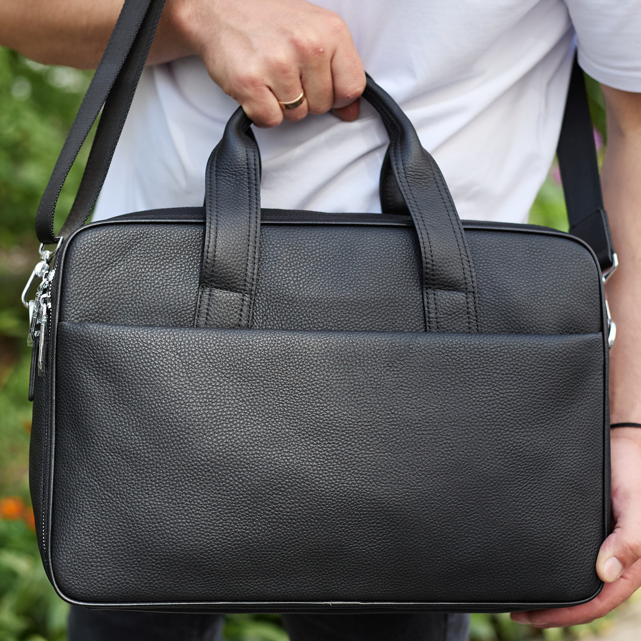 Чоловічий портфель на плече 40х28х10, офісний шкіряний месенджер, чоловіча ділова сумка для міста, чорний, фото 1