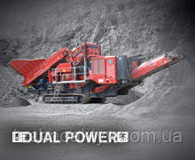 Dual Power - дробилки с двойным электропитанием, последние новинки линейки установок для дробления и грохочения Terex Finlay. Дробилки с двойным электропитанием — электроприводные машины, которые позволяют использовать питание от сети для значительного сокращения затрат на электроэнергию. Эти машины также оснащены генераторной установкой, благодаря которой операторы могут перемещать и использовать машины там, где отсутствует электросеть. Это обеспечивает большую гибкость и универсальность применения по сравнению со стандартными моделями, работающими от источника питания. Кроме уже существующей модели 694+, в линейку дробилок с двойным электропитанием войдут модели J-1175 и C-1540. Это означает, что теперь компания Terex Finlay может предложить полную линейку передвижных дробилок и грохотов с питанием не только от сети, но при необходимости и от генераторной установки. Dual Power - дробилки с двойным электропитанием, последние новинки линейки установок для дробления и грохочения Terex Finlay. Дробилки с двойным электропитанием — электроприводные машины, которые позволяют использовать питание от сети для значительного сокращения затрат на электроэнергию. Эти машины также оснащены генераторной установкой, благодаря которой операторы могут перемещать и использовать машины там, где отсутствует электросеть. Это обеспечивает большую гибкость и универсальность применения по сравнению со стандартными моделями, работающими от источника питания. Кроме уже существующей модели 694+, в линейку дробилок с двойным электропитанием войдут модели J-1175 и C-1540. Это означает, что теперь компания Terex Finlay может предложить полную линейку передвижных дробилок и грохотов с питанием не только от сети, но при необходимости и от генераторной установки.