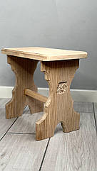 Деревений стілець, стілець з тисненням, табуретка з дерева без покриття, 33 см