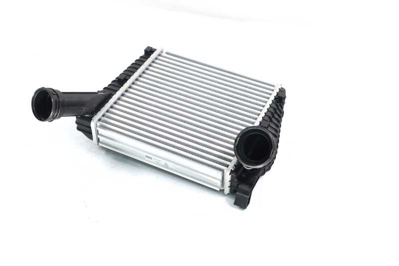 Інтеркулер AUDI Q7 / PORSCHE Cayenne Nissens 96611