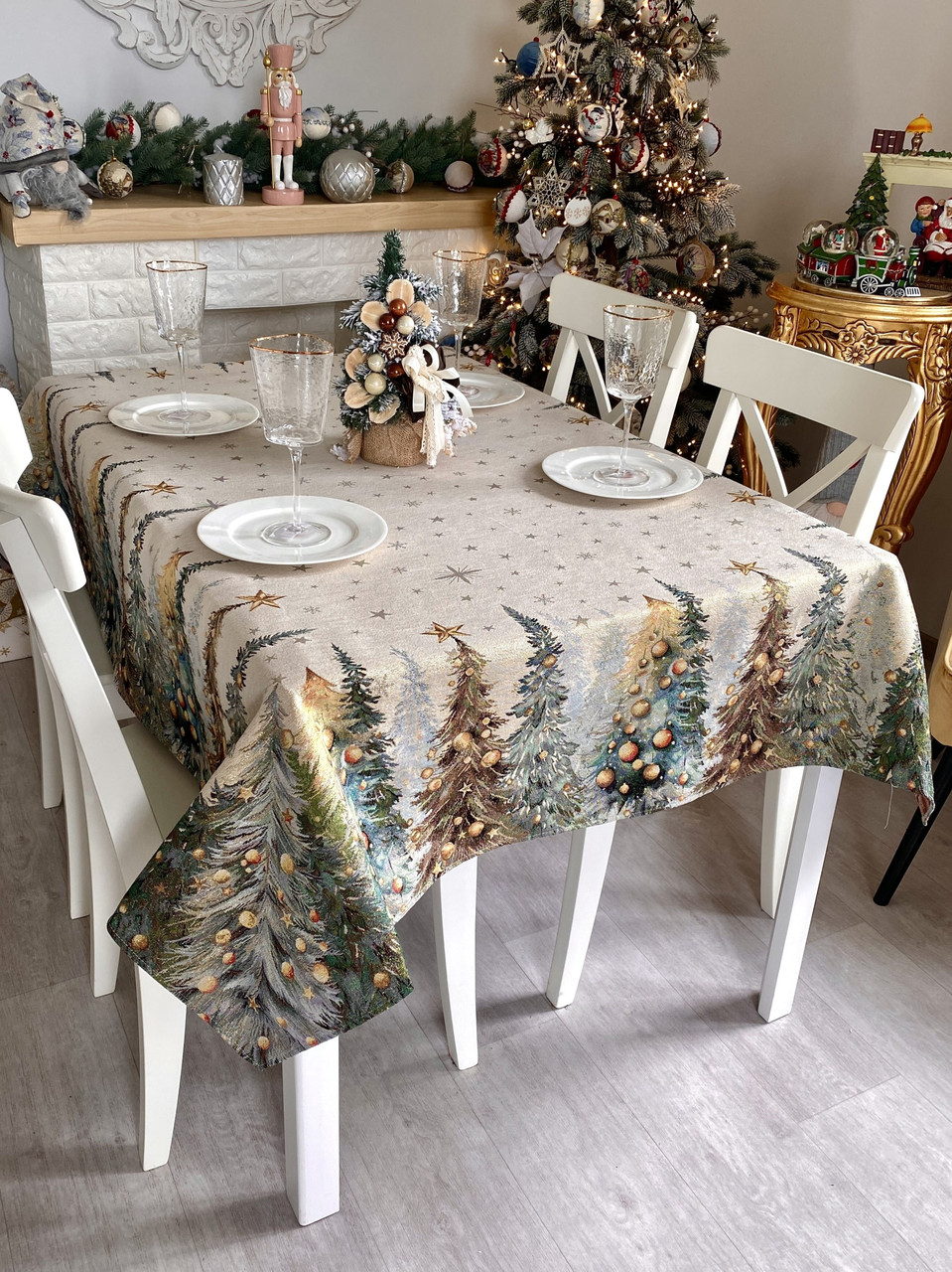 Скатертина на Новорічний стіл  137х137 см. гобеленова RUNNER1387FN, фото 1