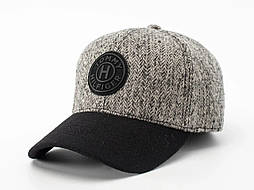 Бейсболка утеплена в сірому кольорі з чорним козирком