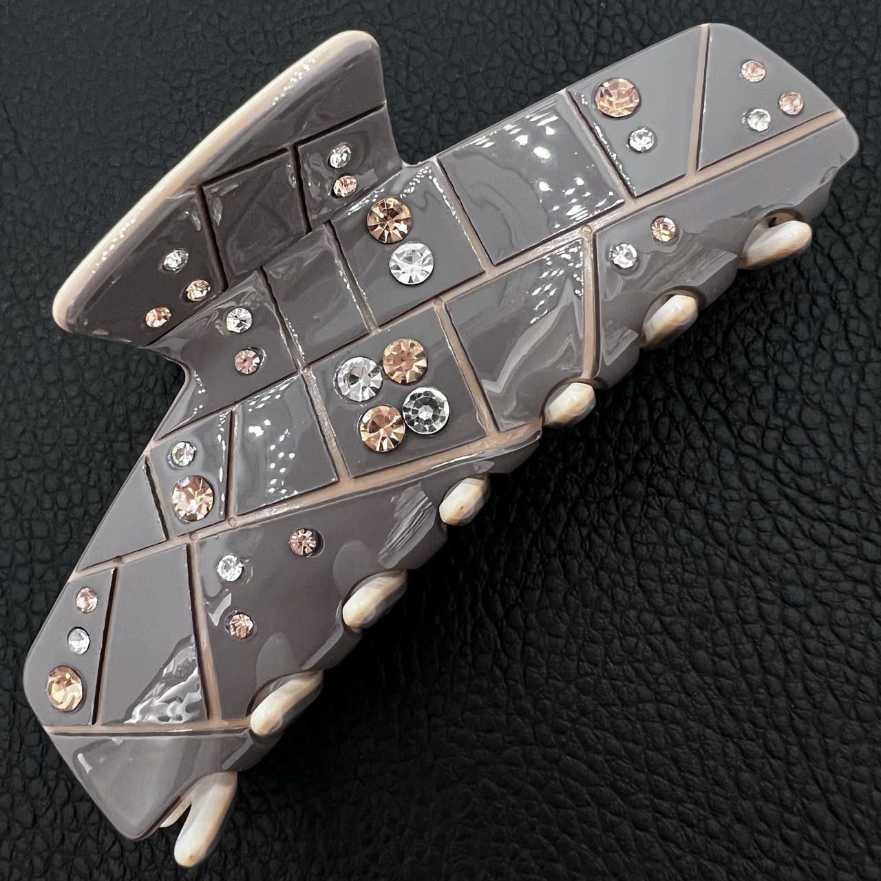 Краб для волос прочный пластик глянцевый цвет каппучино с узорами и переливающимися стразами ширина 3.5 см длина 9 см