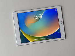 Планшет Apple iPad Pro A1673 Silver 128Gb (MLMW2FD/A)