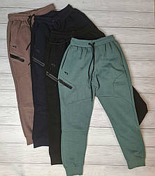 Стильні однотонні теплі чоловічі спортивні штани на манжеті