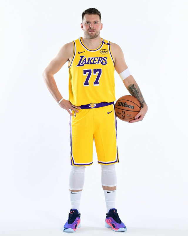 Ростова фігура Лука Дончіч (Лос-Анджелес Лейкерс) Баскетбол 180 см, картон