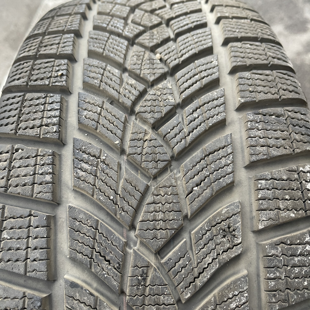 Шина 235 45 R 21, Good Year 1 шт