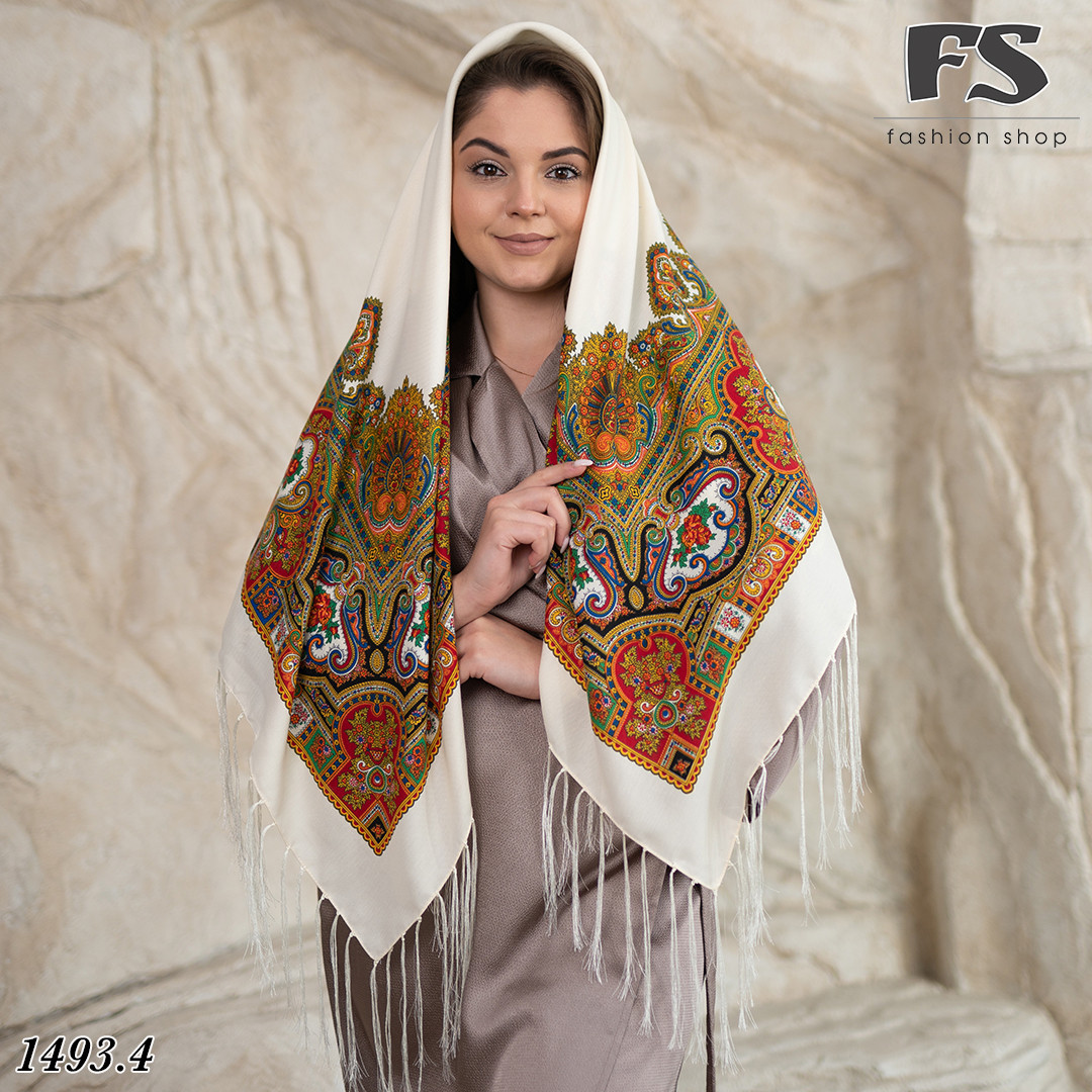 Сучасна кремова вовняна народна хустина Софія