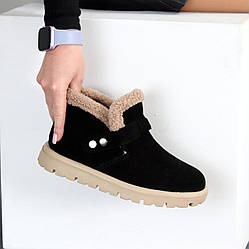 Чорні замшеві зимові низькі черевики на кнопках на бежевій підошві 37