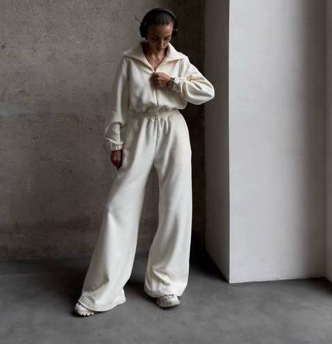 Жіночий комбінезон з щільного флісу Модель: 1554-1558 ️Колір Молочний, фото 1