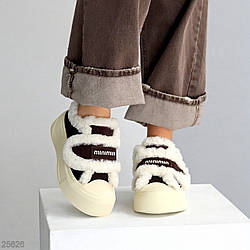 Шоколадні спортивні замшеві зимові автоледі на бежевій підошві