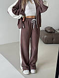 Кавовий теплий жіночий костюм із молочними вставками з двостороннього флісу, фото 2