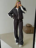 Сірий теплий жіночий костюм із молочними вставками з двостороннього флісу, фото 5