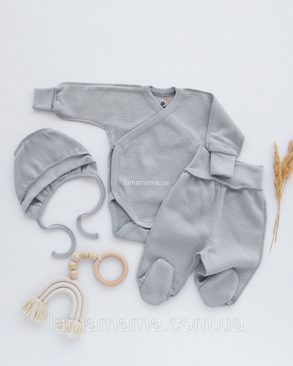 Комплект із зовнішніми швами - боді-льоля, повзунки, чепчик на завʼязках - для новонароджених Вафелька сірий, фото 1