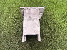 Кронштейн підсилювача бампера AUDI A4 B8 2.0 CAEB 2010 перед. (б/у)