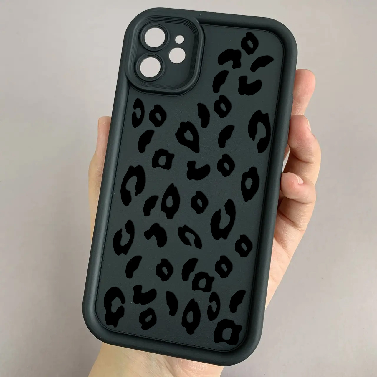 Чохол для iPhone 11 чорний з великими бортами з принтом чорний леопард на айфон 11 w01l