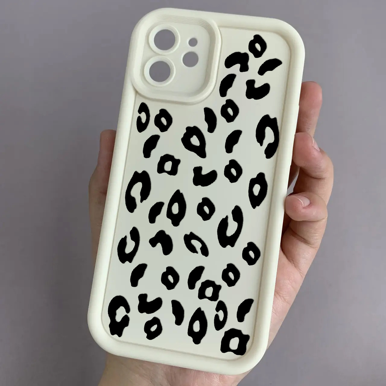 Чохол для iPhone 12 молочний з великими бортами з принтом чорний леопард на айфон 12 w01l
