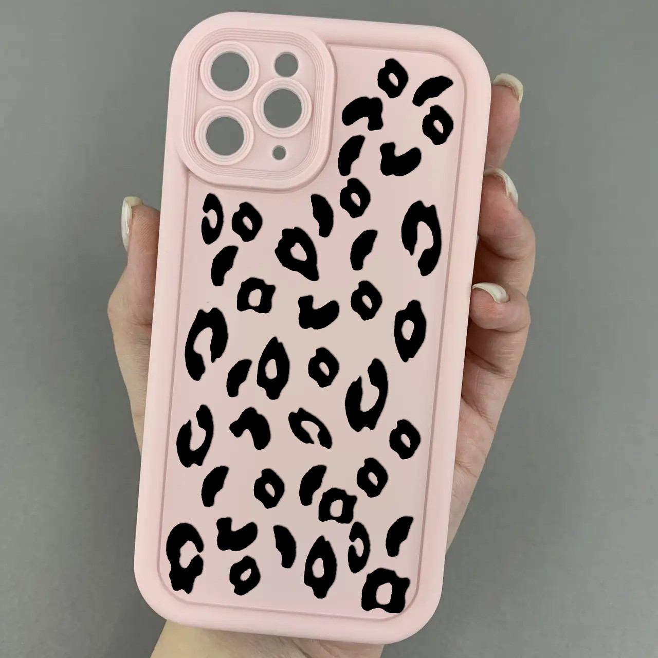 Чохол для iPhone 11 Pro рожевий з великими бортами з принтом чорний леопард на айфон 11 про w01l