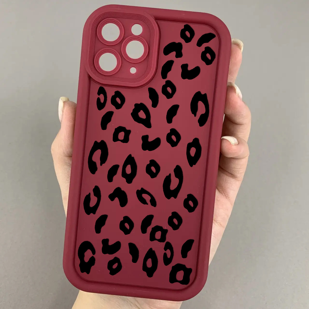 Чохол для iPhone 11 Pro бордовий з великими бортами з принтом чорний леопард на айфон 11 про w01l