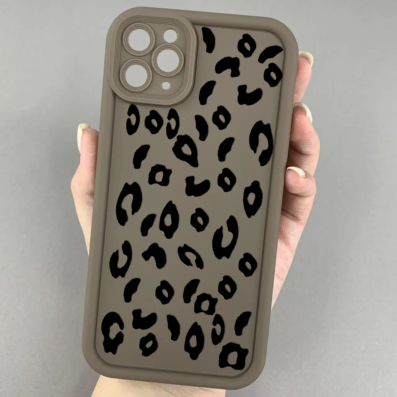 Чохол для iPhone 11 Pro Max коричневий з великими бортами з принтом чорний леопард на айфон 11 про макс w01l