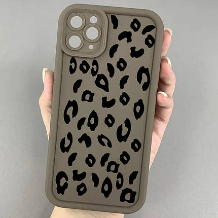 Чохол для iPhone 11 Pro Max коричневий з великими бортами з принтом чорний леопард на айфон 11 про макс w01l, фото 1