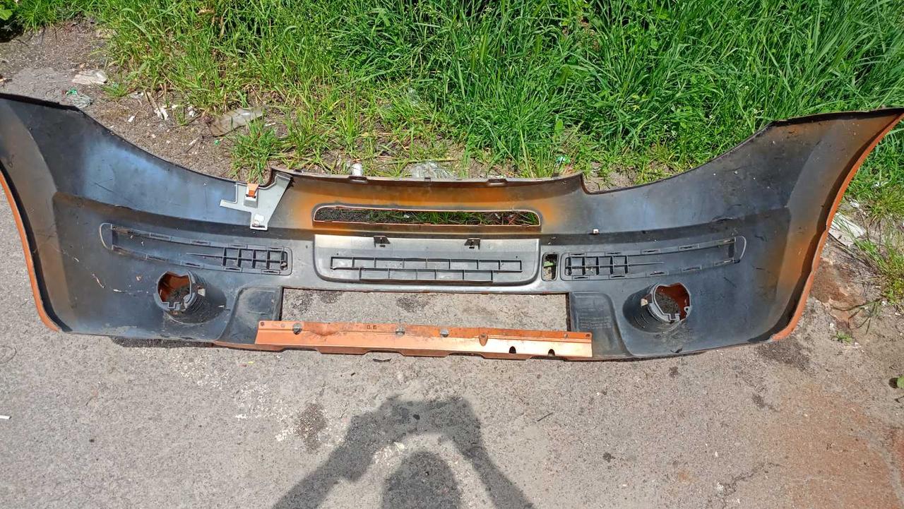 Вітаю зацікавлених на авто розборці Чемпіон !!!<br />
 Предметом оголошення є&nbsp;Бампер Передній Citroen C3 Pluriel 2002-2010 9642742277<br />
 Фактичний стан на фото. Гарантія 14 днів на встановлення та перевірку<br />
 Висилаємо по всій Україні по передоплаті на транспортні витрати!<br />
 Наявність та асортимент на складі постійно змінюються.<br />
 Точні деталі уточняйте по телефону +380973363743 — фото 5