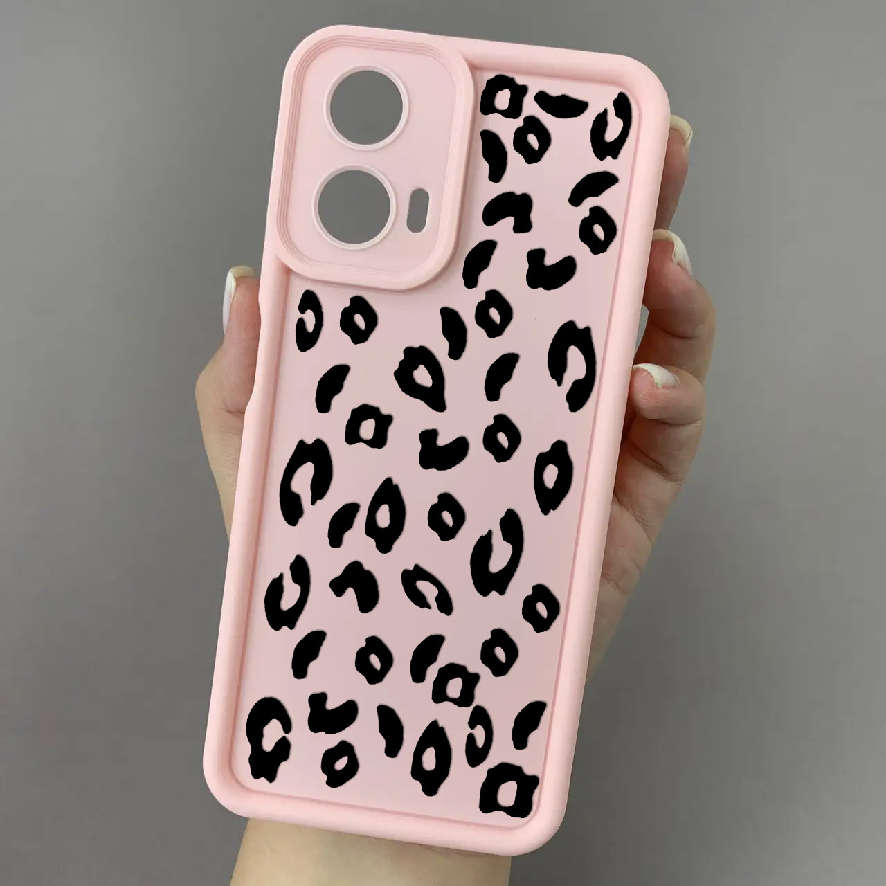 Чохол для Motorola Moto G04 рожевий з великими бортами з принтом чорний леопард на моторола мото г04 w01l