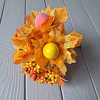 Осінній букет із листям та ягодами жовтий 20 см.
