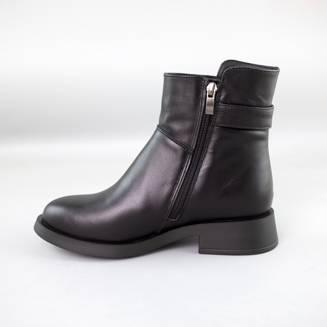 Жіночі зимові черевики з натуральної шкіри в чорному кольорі з блискавкою