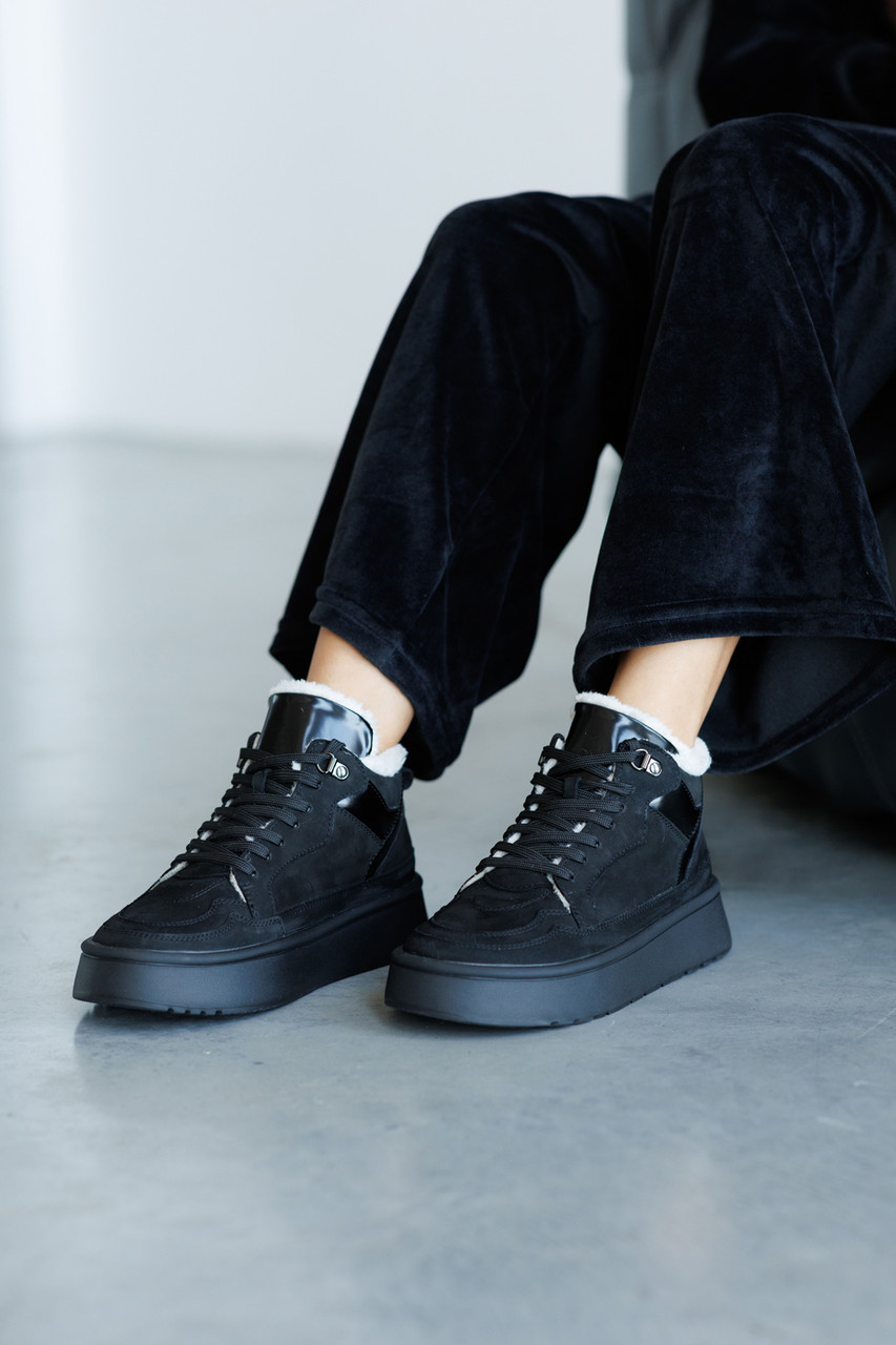 Зимові жіночі кеди чорні з натурального нубуку з хутряною підкладкою на товстій підошві