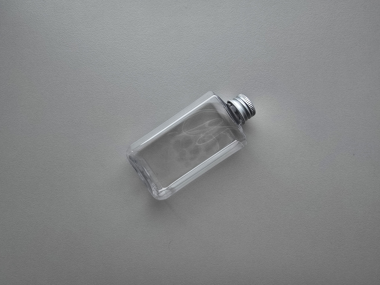 100 - 110 мл Прямокутний прозорий ПЕТ флакон з металевою алюмінієвою кришкою 20мм