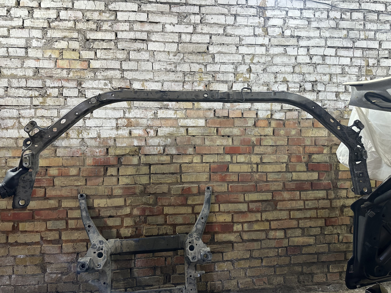 Планка телевізора верхня Ford Explorer 20- L1MZ16138A, фото 1