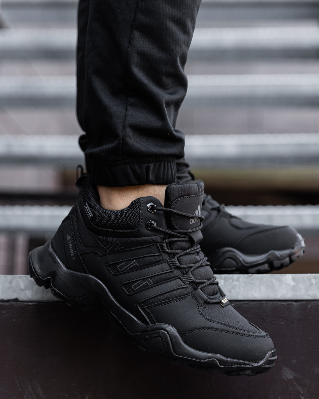 Кросівки зимові чоловічі чорні Adidas Terrex Swift R2 Mid Gore-Tex Black (18355), фото 1