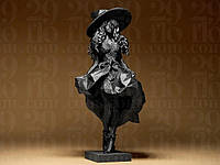 Фігурка чарівниці