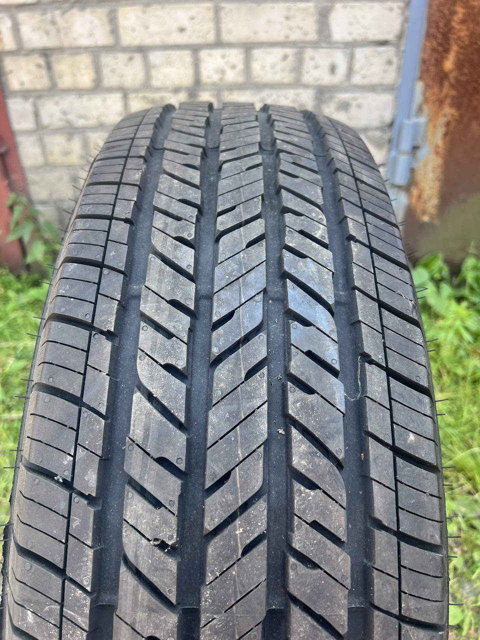 Шина всесезонна  Bridgestone 255/70 R18