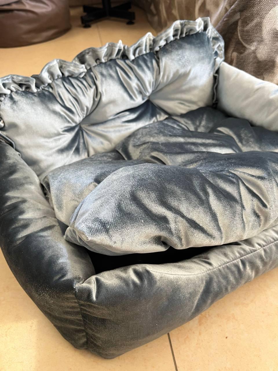 Універсальний лежак для собак і кішок із холофайбером теплий, зручне ліжечко для тварин - фото 1 - id-p2788427114