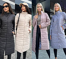 Подовжена жіноча курточка з плащівки на синтепоні Модель: 1452-2041 Кольори: беж, чорний, сірий, капучино